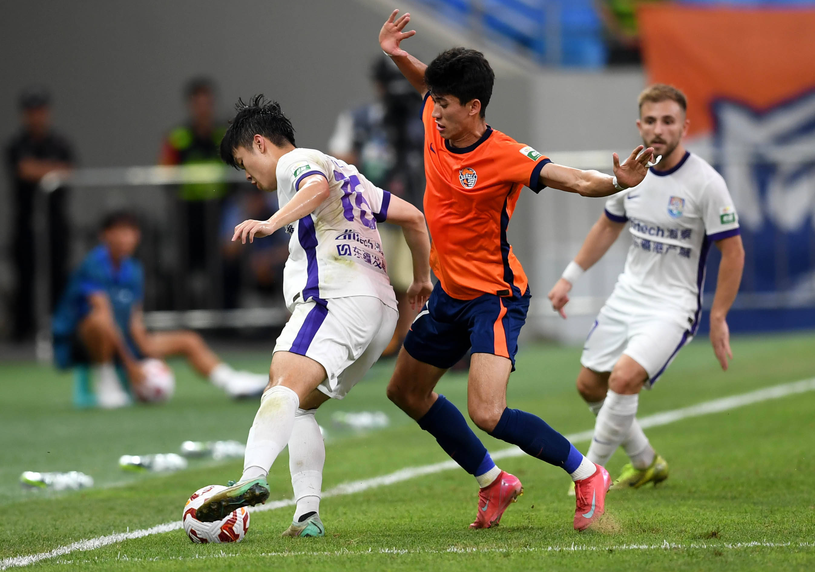 王博在场边 王博在场边