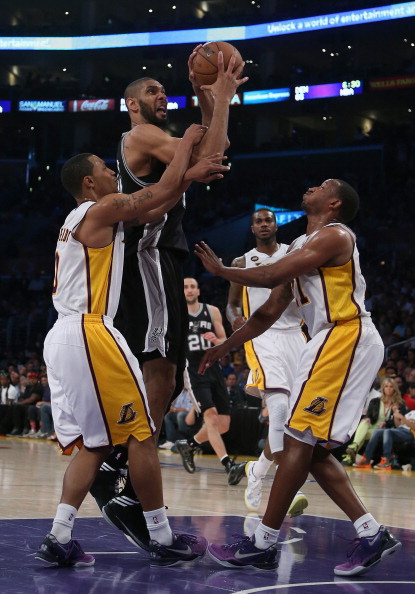 在它们背后 在它们背后